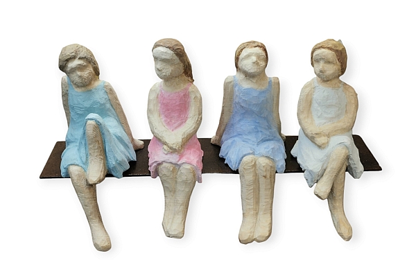 skulptur sitzende mdchen, sitzende gruppe,  holz schnitzen carving motorsge kettensge holzwerker jochen adam